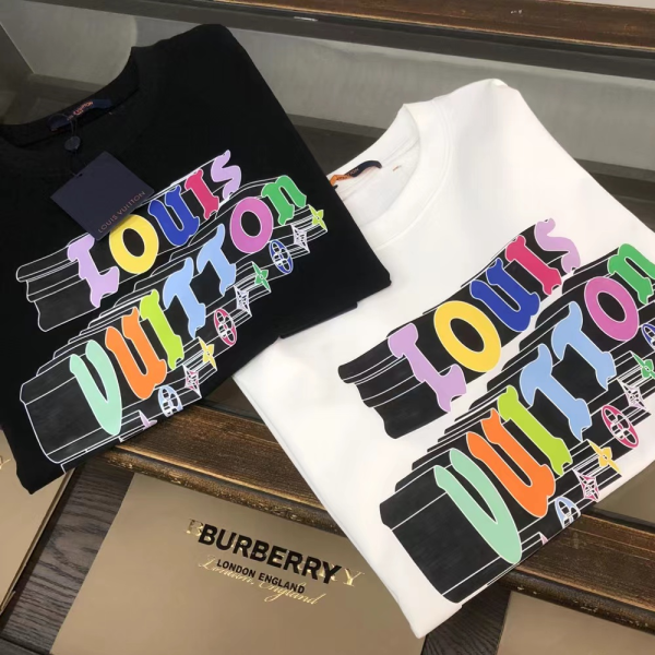 루이비통 24SS 그래픽 프린팅 반팔 티셔츠