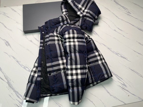 버버리 24FW 체크 퍼퍼 다운 재킷