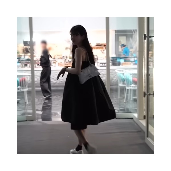 [수지 PICK] 발렌시아가 크러쉬백 XS 옵틱 화이트