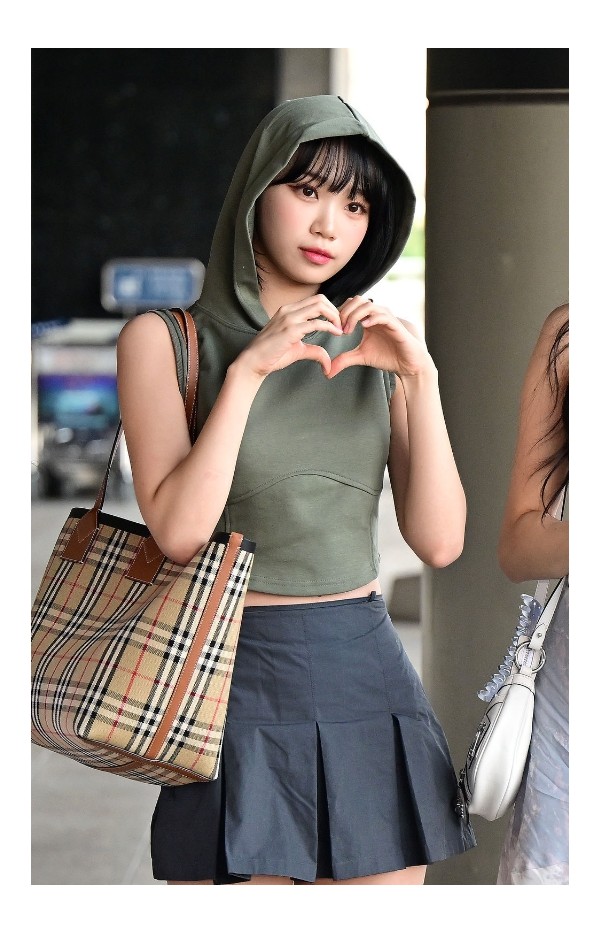 [김채원 PICK] 버버리 스몰 런던 토트백