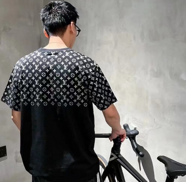 루이비통 그라디언트 모노그램 코튼 남성 반팔 티셔츠 블랙 1AFBB2