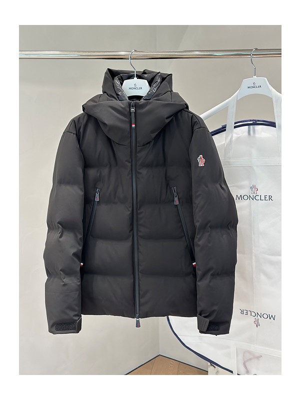 몽클레어 펠버그 다운 재킷 (하이엔드 프리미엄 등급)